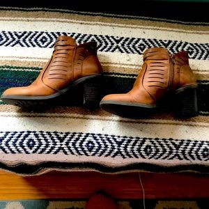 Women’s brown boot